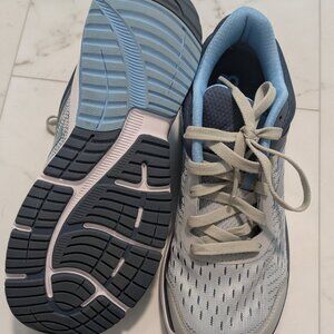 New Balance Womens 847 Size 9